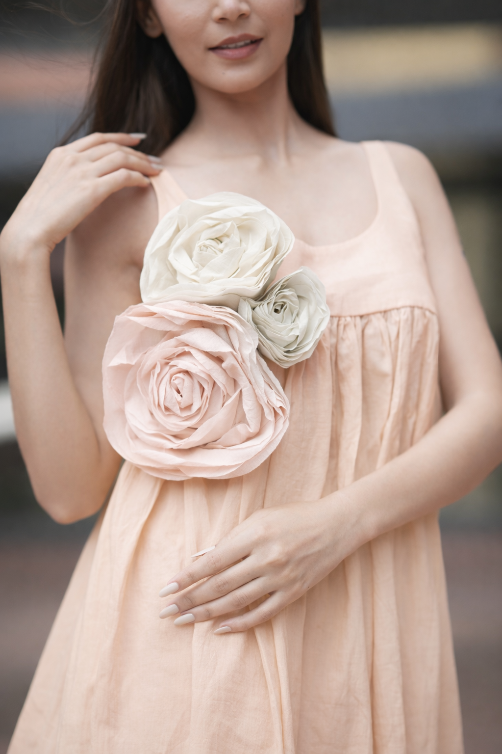 Peach Champagne Beigewith 3 roses