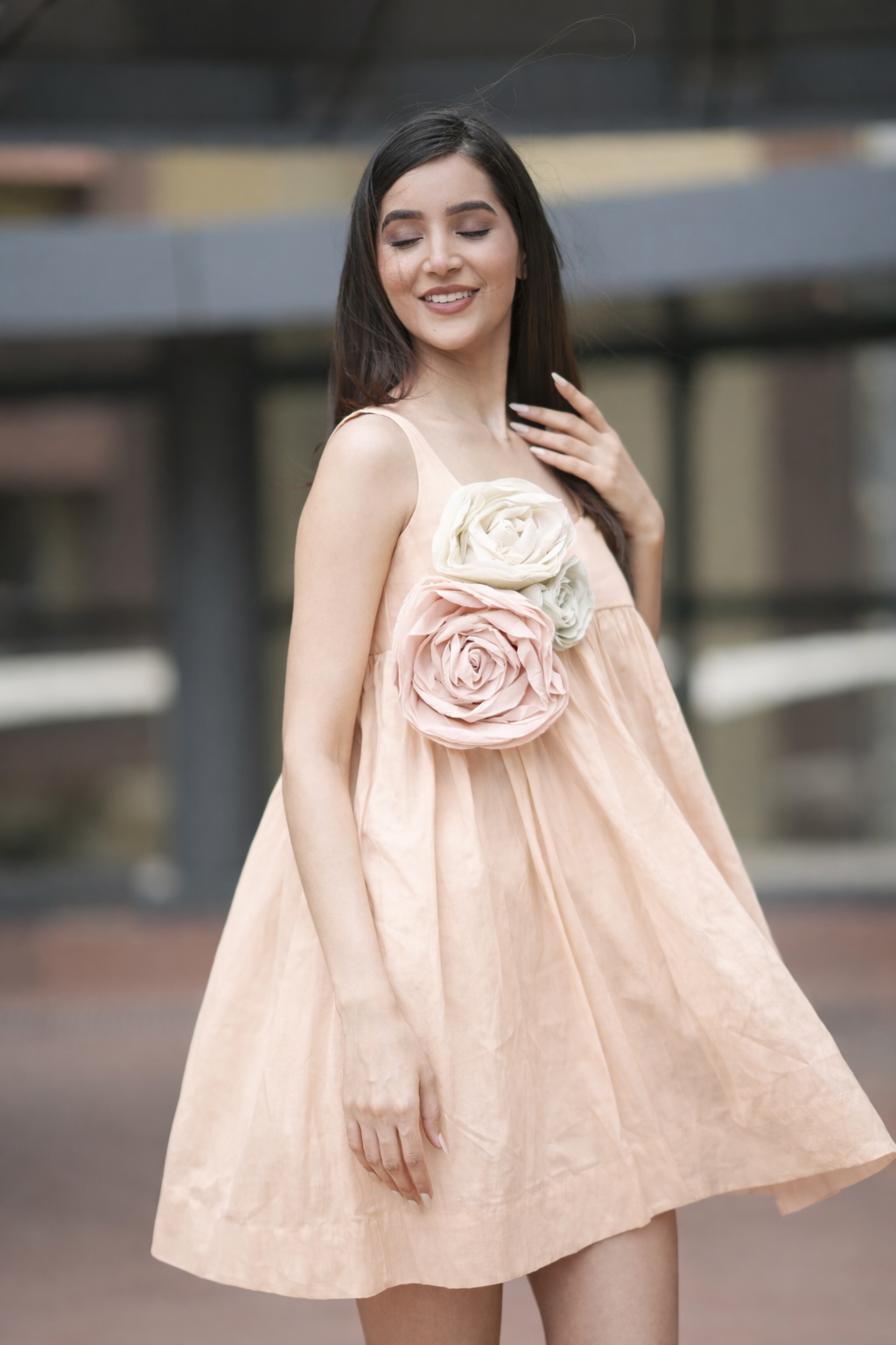 Peach Champagne Beigewith 3 roses