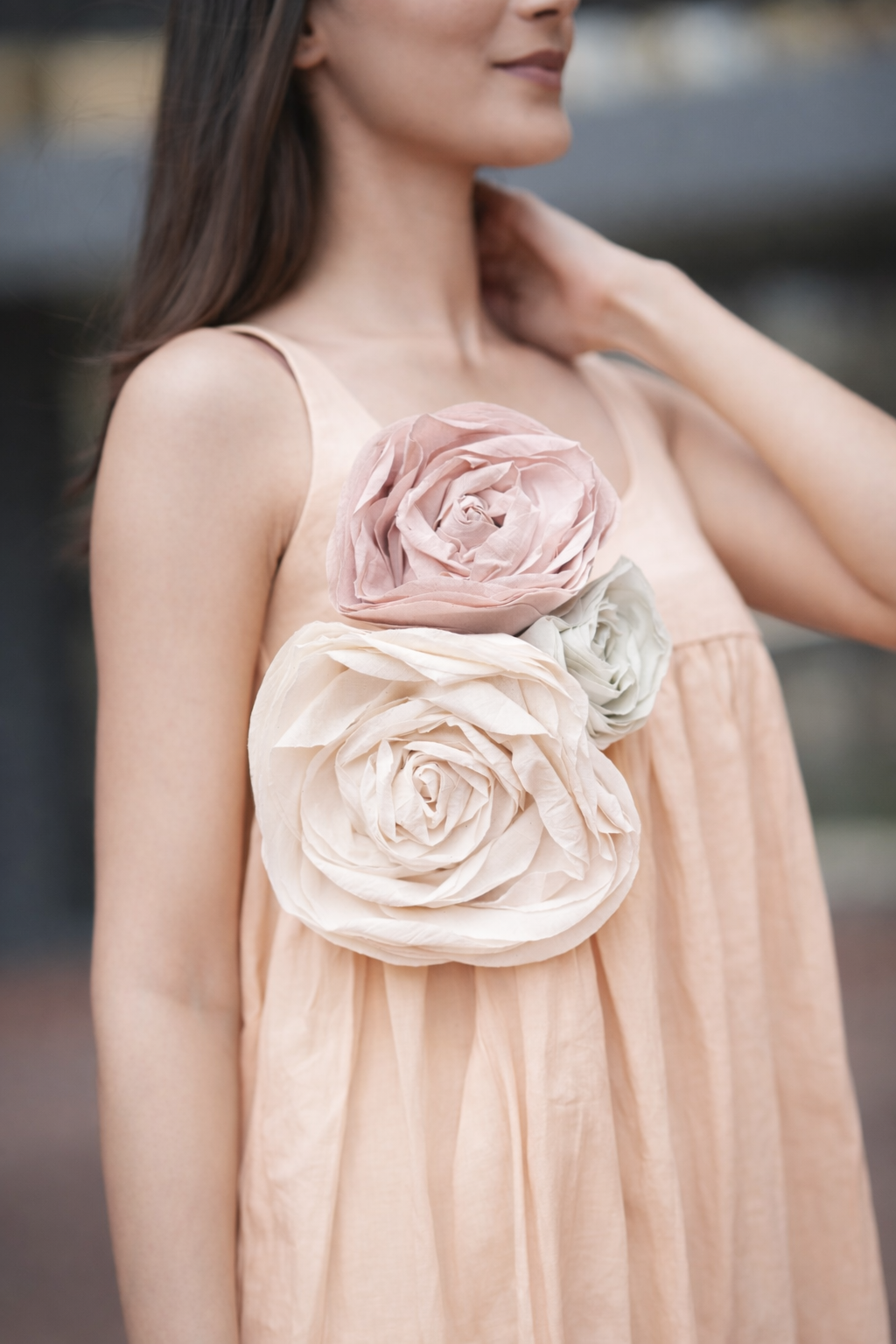 Peach Champagne Beigewith 3 roses