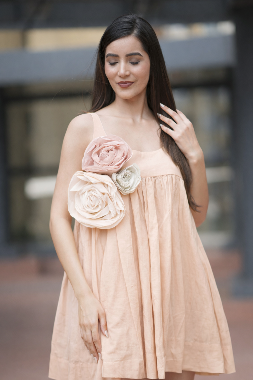 Peach Champagne Beigewith 3 roses