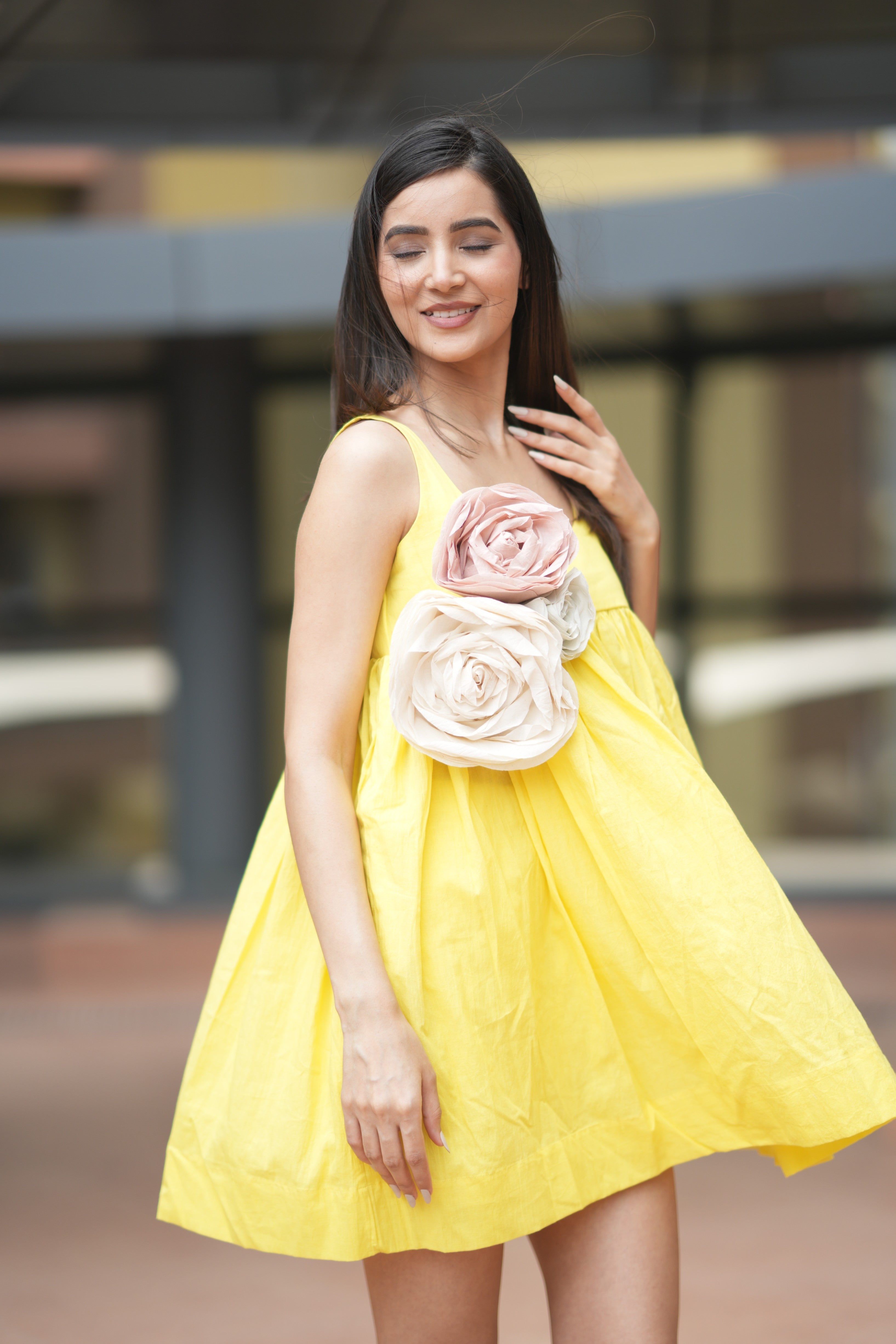 Bright yellow with 3 roses